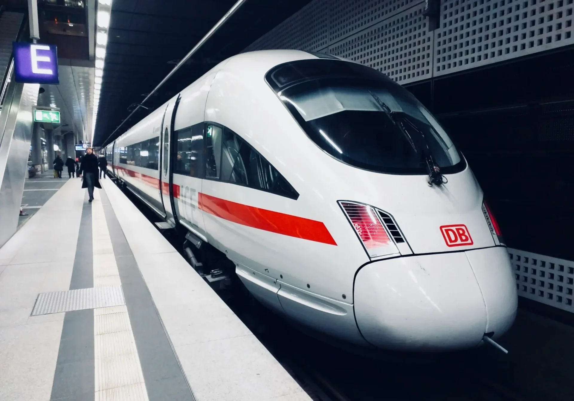 Predictive maintenance in railways: how sensors and AI are transforming rail operations.