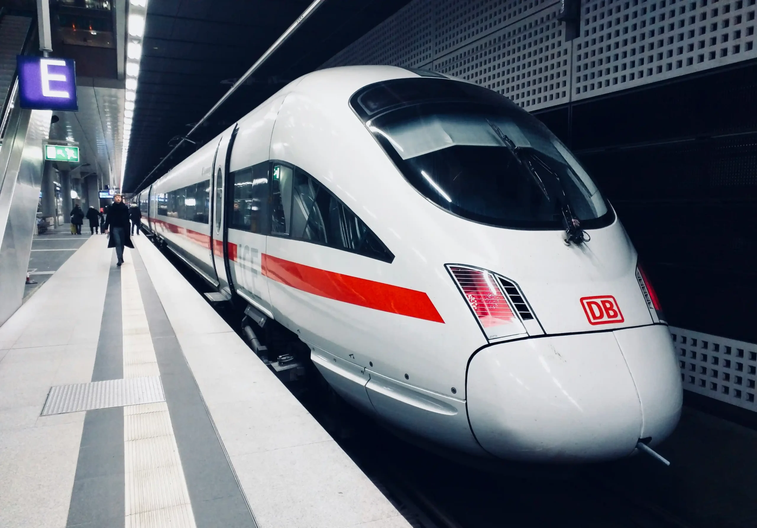 Predictive maintenance in railways: how sensors and AI are transforming rail operations.