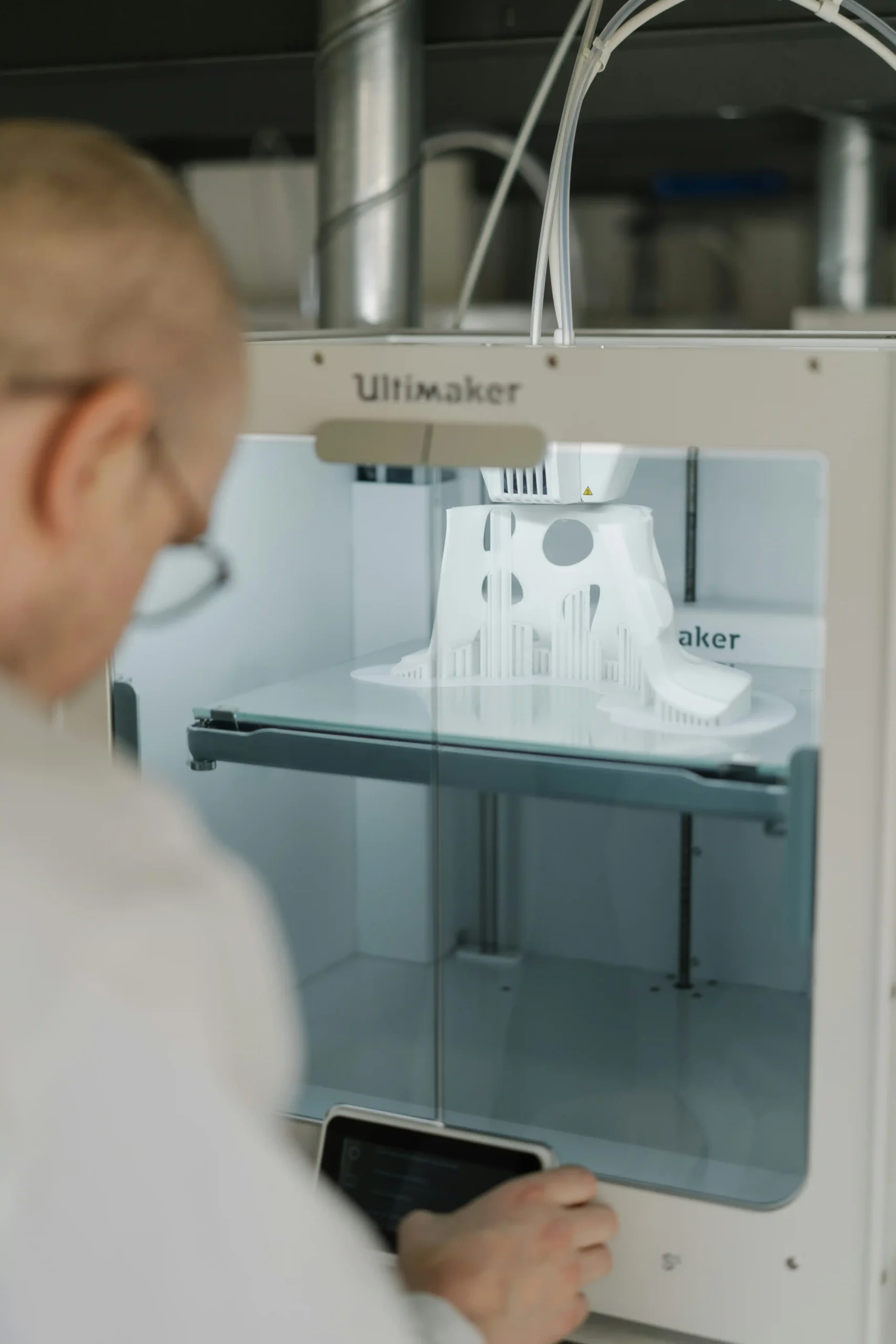 Revolutionizing railway manufacturing: the impact of 3D printing and advanced materials.